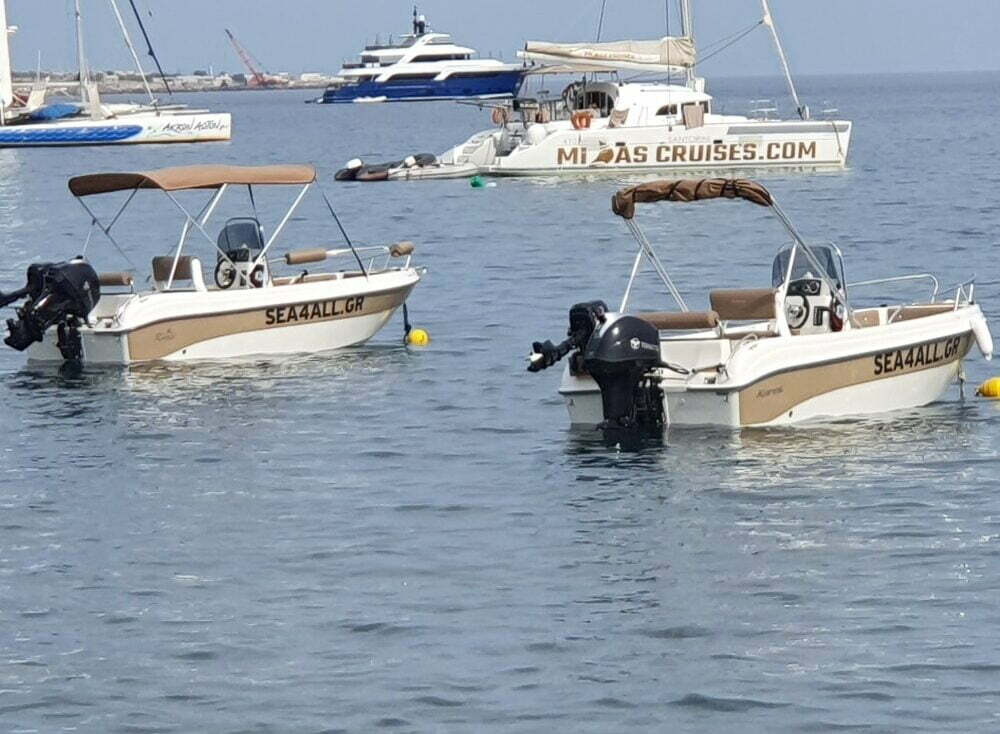 Location de bateaux sans permis à Santorin