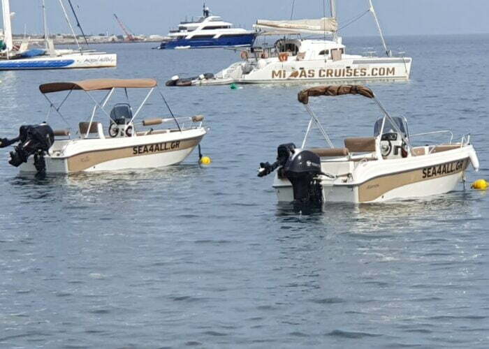 Location de bateaux sans permis à Santorin