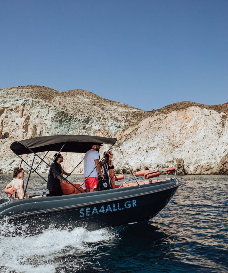 Location de bateau à Santorin à la journée ou à la demi-journée sans permis Sea4all